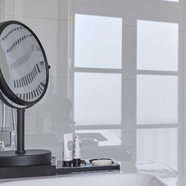 Miroir noir mat à pied de JVD