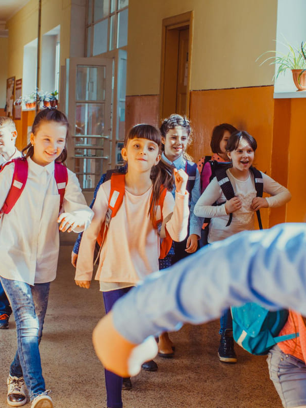 enfants qui vont à l'ecole primaire - JVD