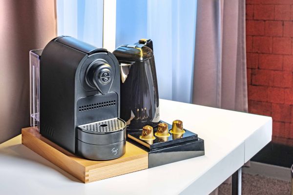 Catégorie Confort Hotellerie Bouilloire Et Machine à Café Expresso JVD
