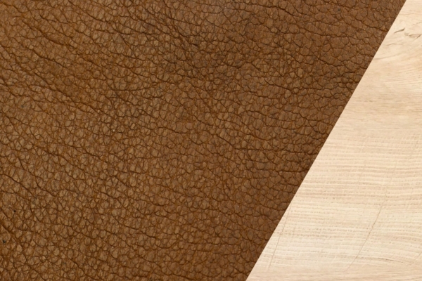 Accessoires sur-mesure effet naturel avec cuir, bois ou pierre
